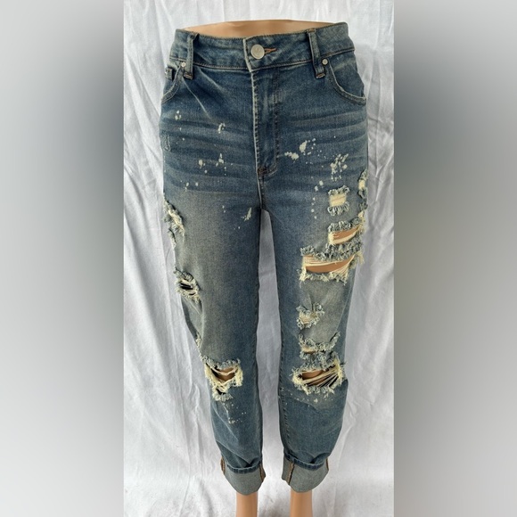 Stylish Distressed Relaxed Fit Jeans - Picture 12 of 16